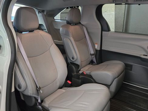 Used 2023 Toyota Sienna Limited AWD/4WD image 24