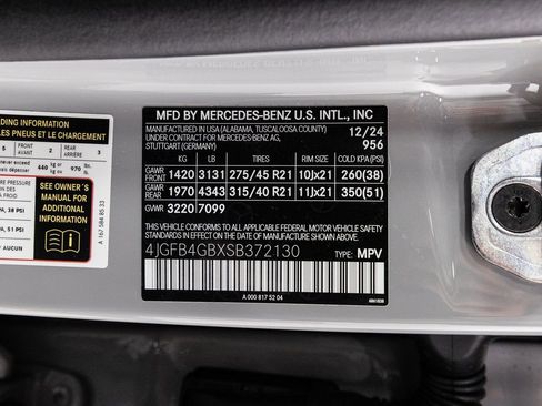 Certified 2025 Mercedes-Benz GLE 450e 4MATIC w/ AMG Line Interior image 37