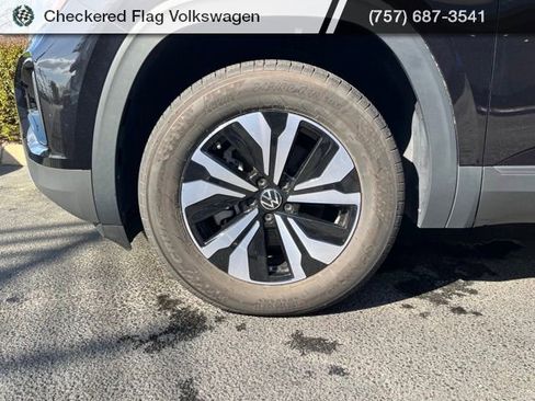 Used 2024 Volkswagen Atlas Cross Sport SE image 5