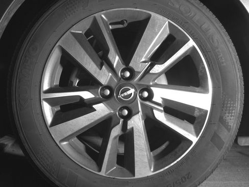 Used 2025 Nissan Versa SV FWD image 12