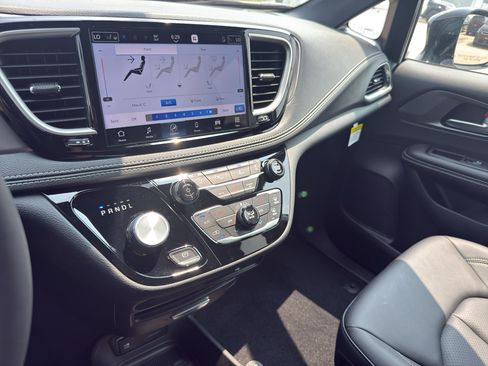 New 2026 Chrysler Pacifica Select w/ S Appearance Package FWD image 21