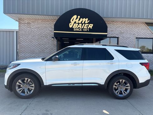 Used 2025 Ford Explorer Active w/ Active Comfort Package AWD/4WD image 2