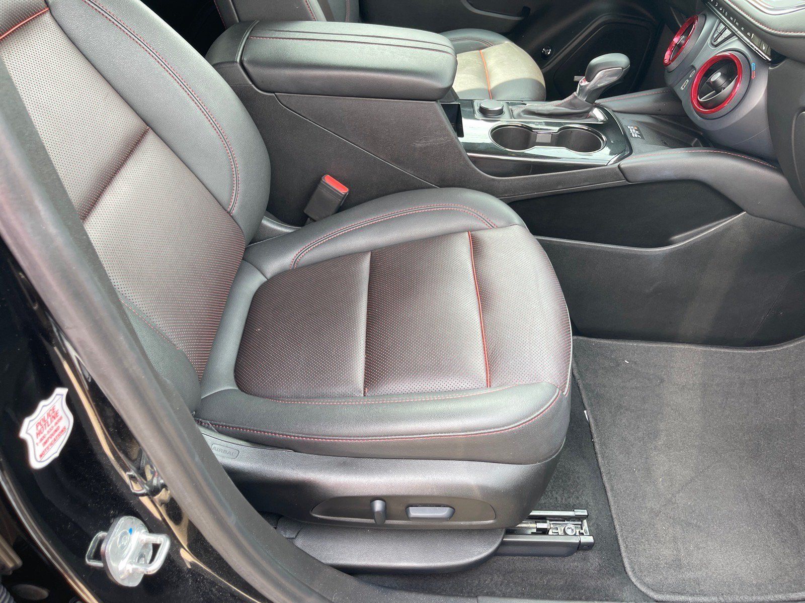 Used 2025 Chevrolet Blazer RS FWD image 18