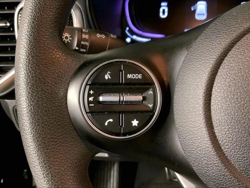 Certified 2025 Kia Soul LX w/ LX Technology Package FWD image 18