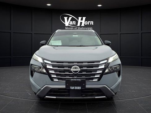 Used 2025 Nissan Rogue SL w/ SL Premium Package image 4