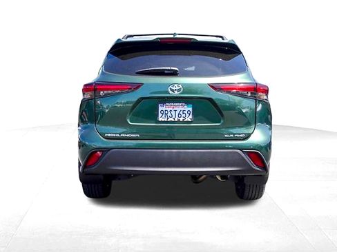 Certified 2024 Toyota Highlander XLE AWD/4WD image 4