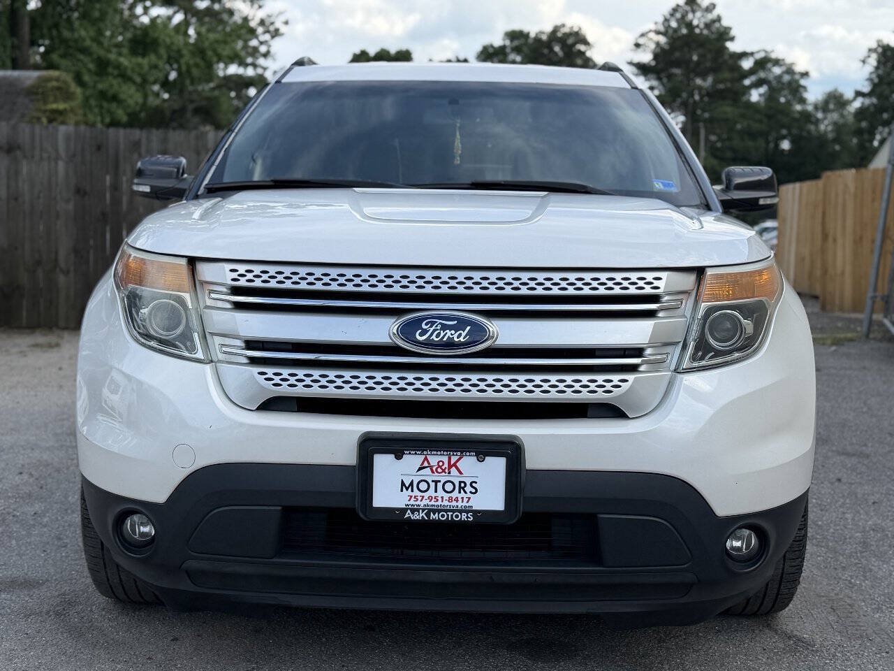 Used 2014 Ford Explorer XLT w/ Equipment Group 202A AWD/4WD image 3