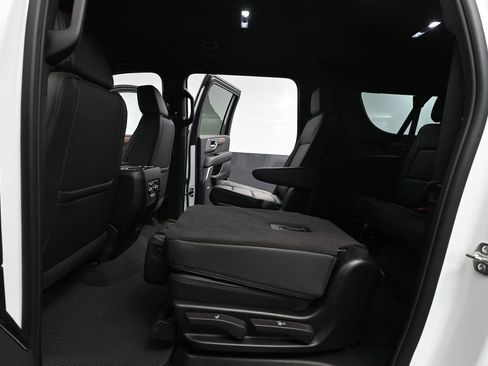 Used 2025 GMC Yukon XL Denali AWD/4WD image 43
