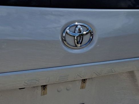 Used 2019 Toyota Sienna XLE Premium FWD image 30