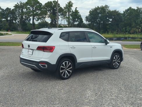 Certified 2022 Volkswagen Taos SE FWD image 7