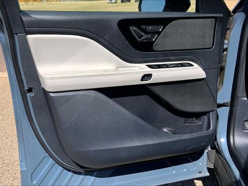 New 2026 Lincoln Aviator 2WD w/ Jet Appearance Package image 10