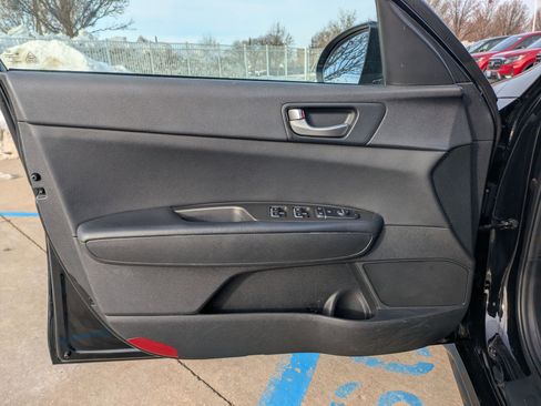 Used 2020 Kia Optima LX image 11