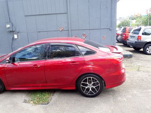 Used 2015 Ford Focus SE w/ SE Sport Package FWD image 5