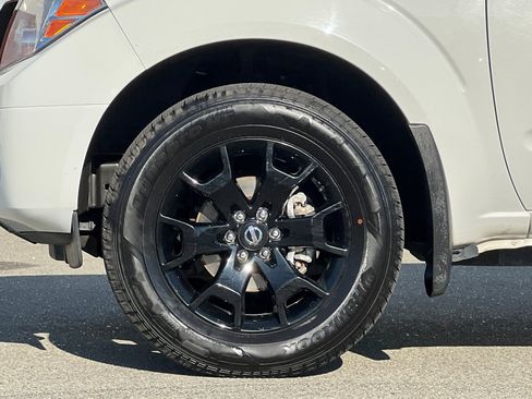 Used 2021 Nissan Frontier SV w/ Midnight Edition Floor Mats image 30