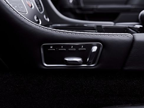 Used 2016 Aston Martin DB9 GT RWD image 75