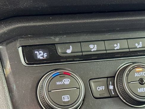 Used 2020 Volkswagen Tiguan SE FWD image 31
