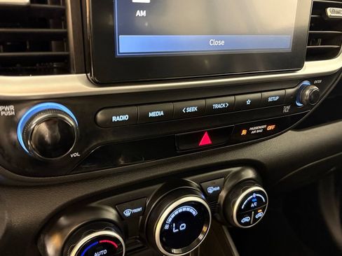 Used 2025 Hyundai Venue SEL FWD image 26
