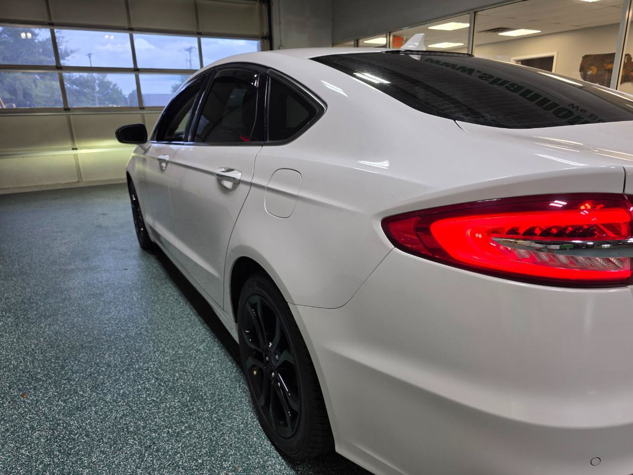 Used 2019 Ford Fusion SEL FWD image 10