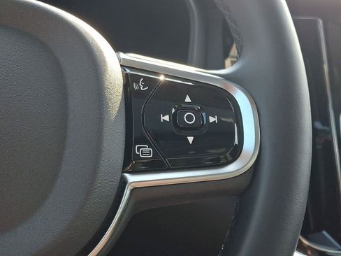 Certified 2025 Volvo S60 B5 Plus AWD/4WD image 22