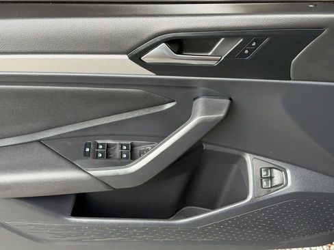 Used 2021 Volkswagen Jetta SE FWD image 3