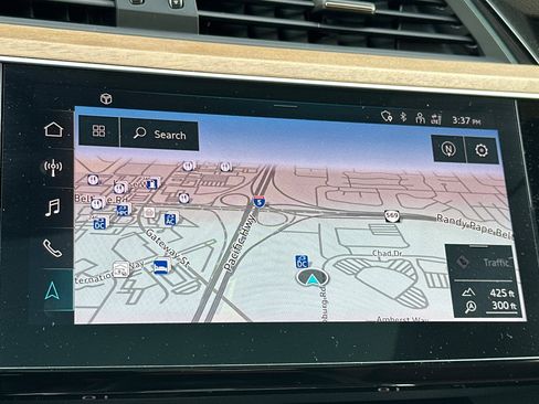 Used 2024 Audi Q8 e-tron Premium Plus image 22