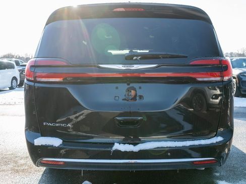 New 2026 Chrysler Pacifica Select image 6
