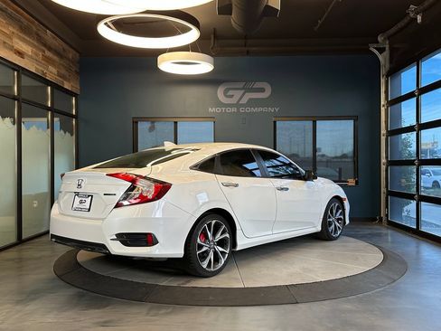 Used 2020 Honda Civic Touring image 3