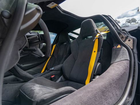 Used 2024 McLaren 750S RWD image 25