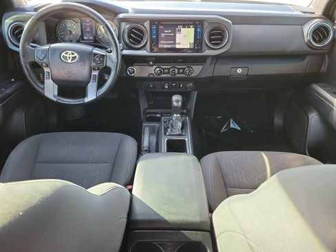 Used 2018 Toyota Tacoma TRD Sport image 11