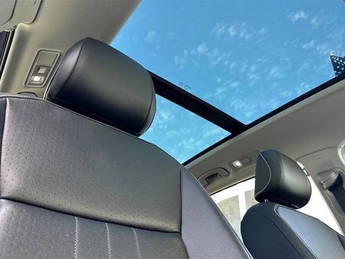 Used 2022 Volkswagen Tiguan SE image 18