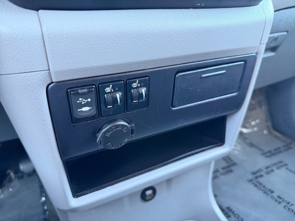 Used 2017 Toyota Sienna XLE w/ XLE Navigation Package FWD image 33