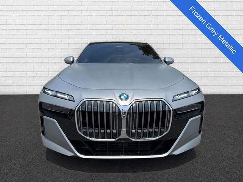 Used 2023 BMW 760i xDrive w/ Executive Package AWD/4WD image 2
