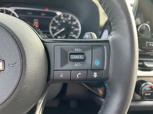 Used 2024 Nissan Pathfinder SL AWD/4WD image 18