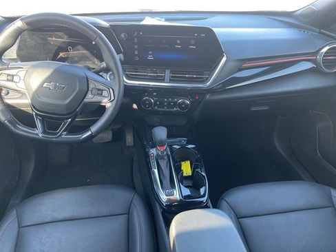 Used 2025 Chevrolet Trax RS image 3
