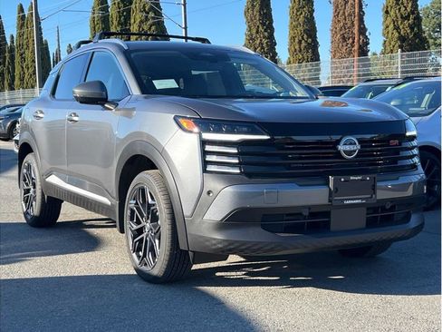 New 2025 Nissan Kicks SR image 3