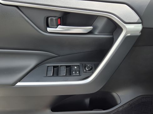 Used 2019 Toyota RAV4 XLE Premium FWD image 25