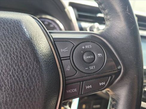 Used 2018 Toyota Camry SE FWD image 13
