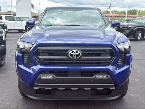 Certified 2025 Toyota Tacoma SR5 w/ SR5 Upgrade Package AWD/4WD image 2