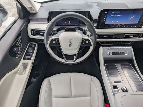 Used 2025 Lincoln Aviator Premiere image 19