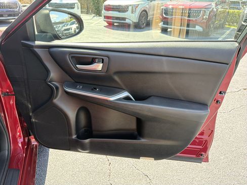Used 2017 Toyota Camry SE image 26