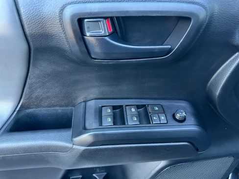 Used 2021 Toyota Tacoma SR AWD/4WD image 11