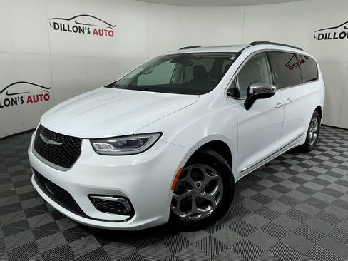 Used 2023 Chrysler Pacifica Limited image 1