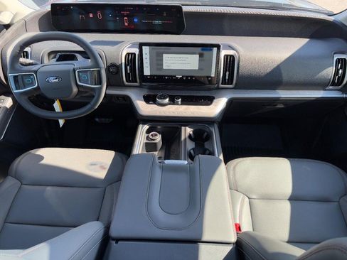 New 2025 Ford Expedition Active image 7