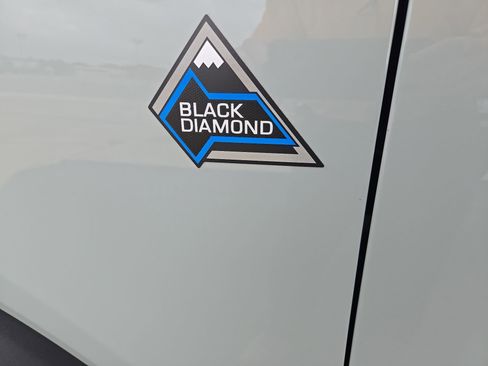 Used 2024 Ford Bronco Black Diamond image 13