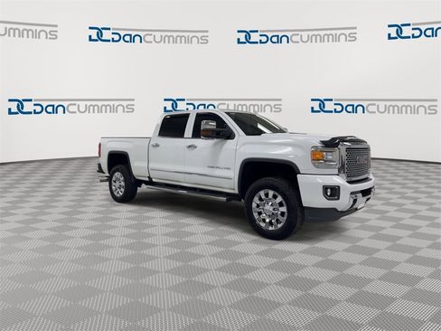 Used 2016 GMC Sierra 2500 Denali w/ Duramax Plus Package image 2