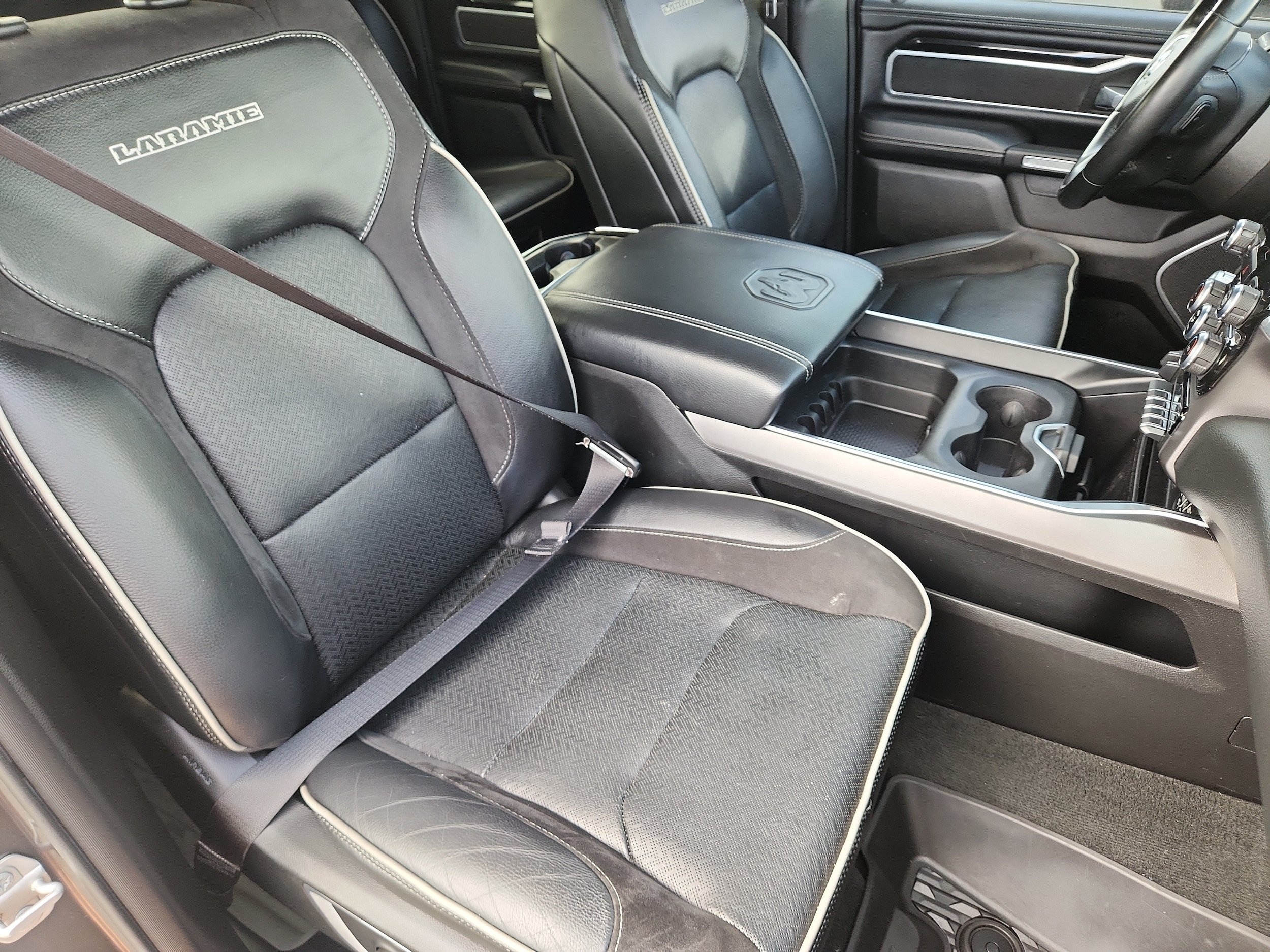 Used 2022 RAM 1500 Laramie AWD/4WD image 14