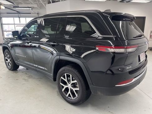 Used 2023 Jeep Grand Cherokee Limited image 8