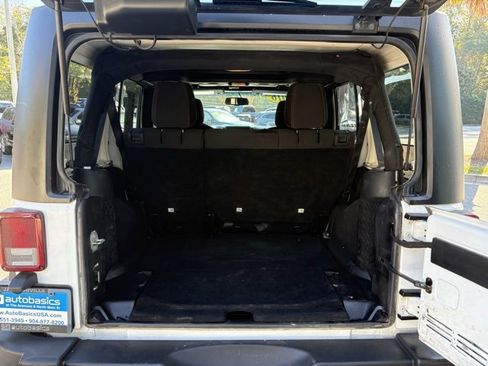 Used 2016 Jeep Wrangler Unlimited Rubicon w/ Connectivity Group image 33