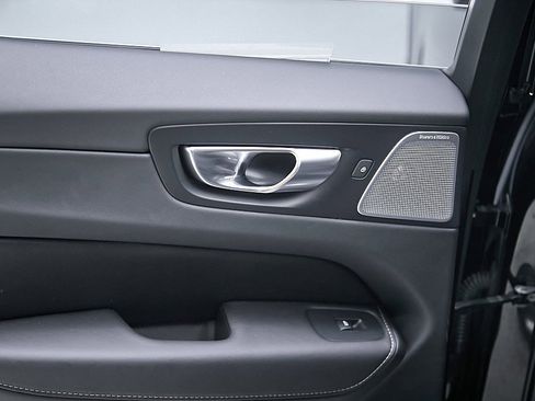 Certified 2023 Volvo XC60 B6 Ultimate w/ Protection Package Premier image 20