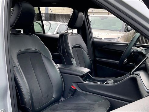 Used 2024 Jeep Grand Cherokee Altitude image 10